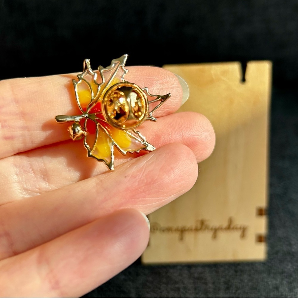 Maple Leaf Resin Pin Brooch, Orange, Yellow, Gold - Picture 6 of 17